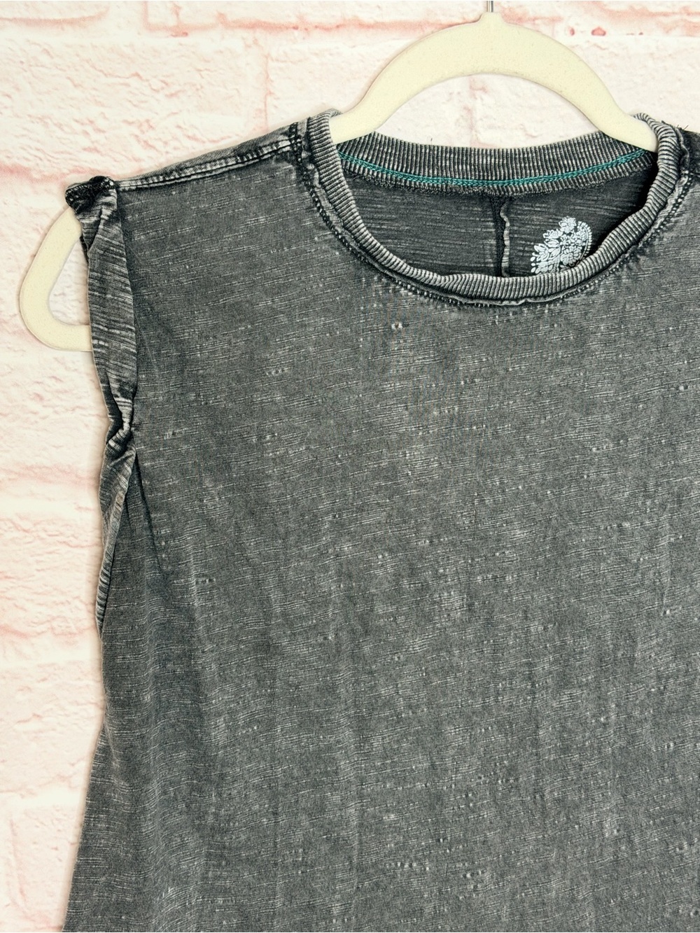 Pilcro Washed Black Sleeveless Crew Tank - Picture 5 of 10